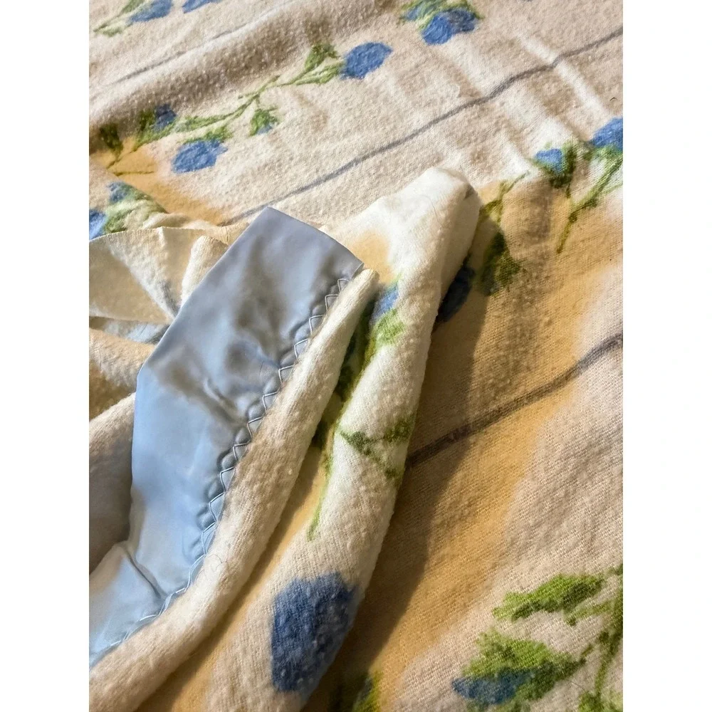Vintage Chatham Purrey Blanket Blue Rose Floral Satin Trim Thermal cottage 72x86